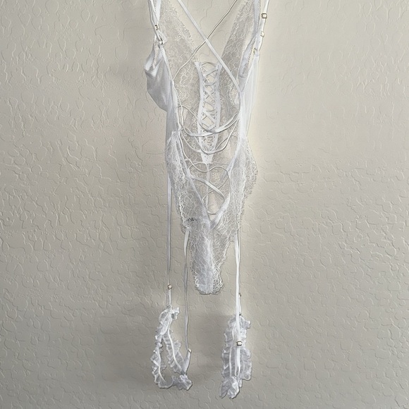 Mapale 8356 Sheer And Lace Bridal Teddy White Leg Garter Body Suit Size M/L NWOT - Picture 9 of 17